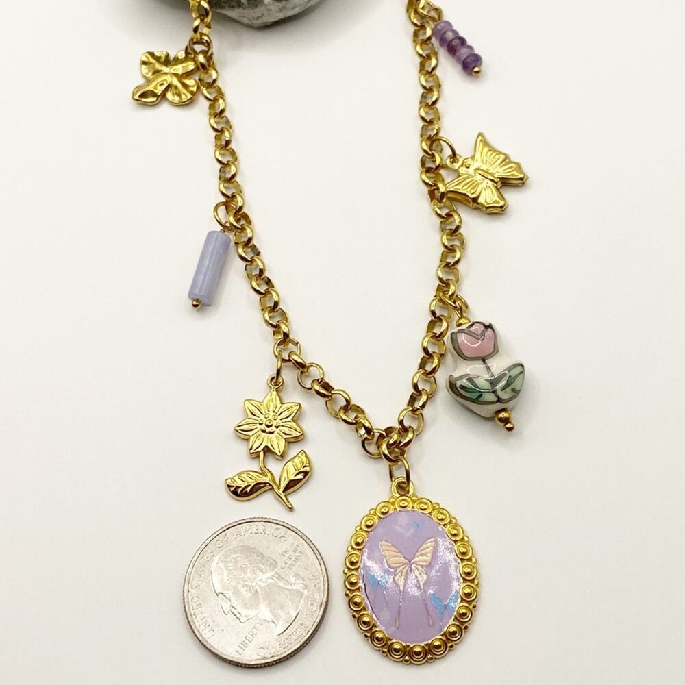 NEW Gold Charm Necklace With Floral Pendant - Picture 4 of 9